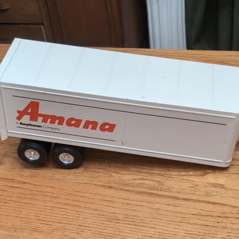 Ertl Amana Refrigeration Semi Truck Diecast Pressed Steel Promotional Toy 2538